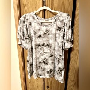 LuLaRoe short sleeved Eloise top size L - NWOT